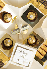  Prezenty dla Młodej Pary  Bomboniery Czekoladki Pomysłowe prezenty na ślub dla Pary Młodej- w co zapakować pieniądze na Ślub- bombonierka ślubna prezent dla nowożeńców9