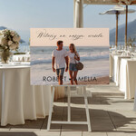 Plany stołów ze zdjęciem Pary Młodej Witamy gości weselnych napis powitanie gości na weselu, tablica powitalna dla gości weselnych, personalizowana tablica powitanie gości na weselu0