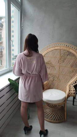 Szlafroki Ślubne z Napisami Szlafrok Ślubny dla Panny Młodej Welurowy Szlafrok dla Panny Młodej Złote Napisy, Welurowy Szlafrok Ślubny z Imieniem Panny Młodej1