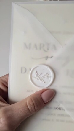 Zaproszenia ślubne z perełkami / tłoczeniem zaproszenia ślubne z perełkami, minimalistyczne zaproszenie na ślub z perełkami i kalką, rwane złocone zaproszenie na ślub cywilny perły1