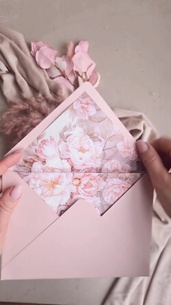 Zaproszenia ślubne Złote Glamour Kwiatowe złote zaproszenia ślubne z lustrzanym monogramem, Kopertowe różowe zaproszenie na ślub złocone, zaproszenia na slub i wesele pudrowy róż1