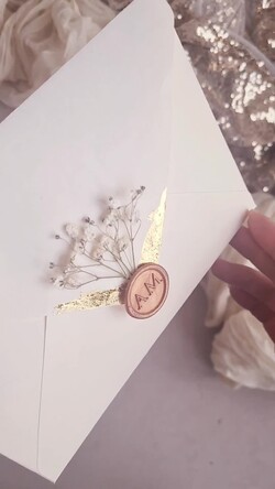 Zaproszenia ślubne Natura złocone zaproszenia ślubne Gipsówka naturalna zaproszenia na ślub, złote zaproszenie na ślub z suszoną gipsówką szyfonowa wstążka1