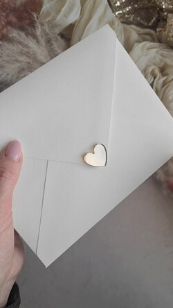 Zaproszenia ślubne Minimalistyczne kremowe Zaproszenia Ślubne Minimalistyczne Zaproszenia na Ślub Eleganckie zaproszenia ślubne z szyfonową lub satynową kokardą, eleganckie zaproszenia ślubne z płatkami złota 1