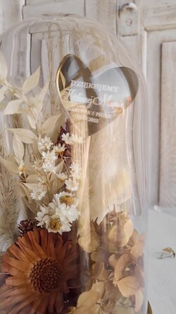 Prezenty, Podziękowania dla Rodziców Kompozycje Kwiatowe / Flowerboxy podziękowanie dla Rodziców kwiaty w szklanej kopule, pomysł na prezent dla rodziców, Szklana kopuła suszone kwiaty, Suszone Kwiaty w Szkle Kwiaty W Szklanej Kopule1