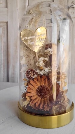  Prezenty dla Młodej Pary  flowerbox, kartki z życzeniami, pudełka na prezenty prezenty z okazji ślubu dla Pary Młodej, kwiaty w szklanej kopule, kompozycja kwiatowa w szklanej kopule, fiolka na pieniądze dla młodej pary, suszone kwiaty w szkle1