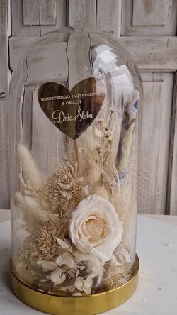  Prezenty dla Młodej Pary  flowerbox, kartki z życzeniami, pudełka na prezenty prezenty z okazji ślubu dla Pary Młodej, w co zapakować pieniądze dla pary młodej, kompozycja kwiatowa w szklanej kopule, fiolka na pieniądze dla młodej pary, flowerbox z suszków1