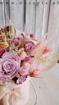 Prezenty dla Mamy kwiaty flowerboxy prezent dla Mamy z okazji dnia Matki, kwiaty prezent dla mamy, kompozycja z suszonych kwiatów pomysł na prezent dla mamy, wieczne róże, flower box dla mamy1