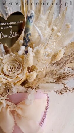  Prezenty dla Młodej Pary  flowerbox, kartki z życzeniami, pudełka na prezenty kwiaty dla Pary Młodej flowerbox z suszonych kwiatów, pomysł na wręczenie pieniędzy Parze Młodej, kwiaty dla Pary Młodej w pudełku, kompozycja z suszonych kwiatów1