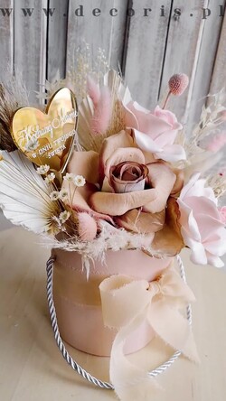 Prezenty dla Mamy kwiaty flowerboxy kwiaty prezent dla Mamy z okazji dnia Matki, box kwiatowy dla mamy, kompozycja z suszonych kwiatów pomysł na prezent dla mamy, wieczne róże, flower box dla mamy1