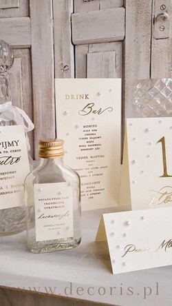 Winietki glamour winietki ślubne wizytówki dla gości weselnych, złote napisy na winietkach, winietki z perełkami, złote winietki na stół weselny z perełkami1