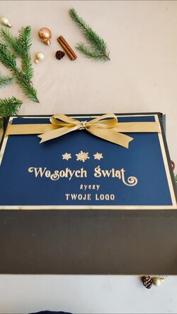 Prezenty oferta dla Firm słodkie zestawy  kosze prezentowe dla firm, prezenty biznesowe  z kawą i herbatą, upominki na święta dla pracowników i kontrahentów, personalizowane prezenty firmowe, zestawy świąteczne z logo, firmowe upominki świąteczne1